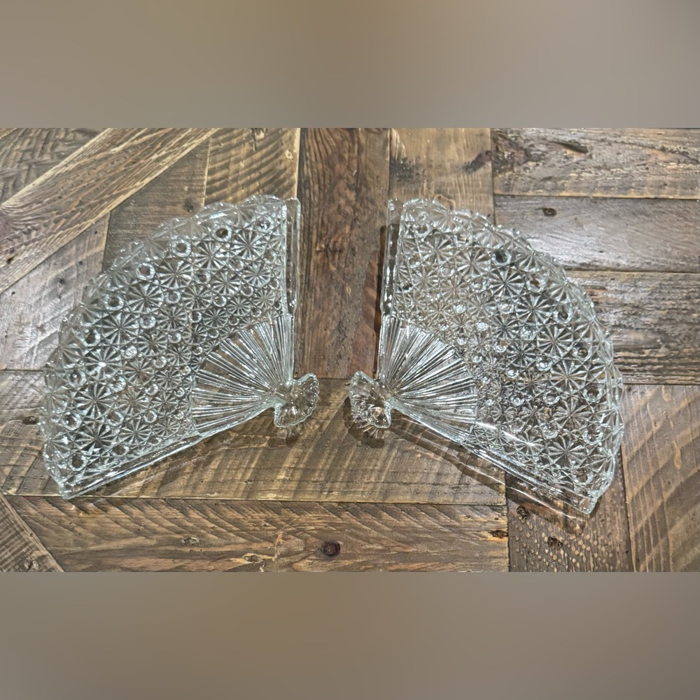 VTG Unbranded Glass Fans Shape Trinket Tray Vanity Dish 10” Set Of 2